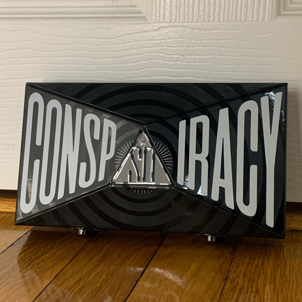 Conspiracy Pallete - USED